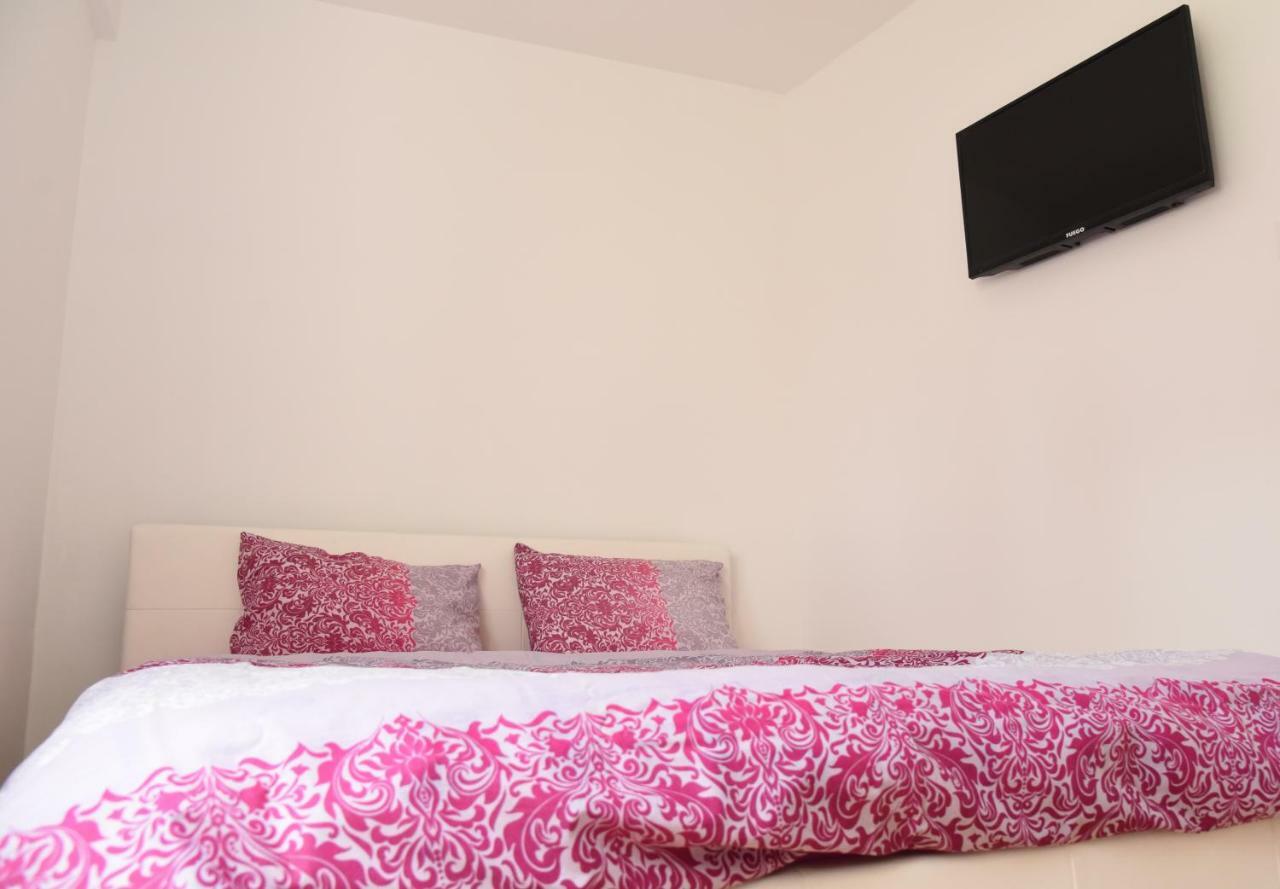 Kiara Apartments Skopje Buitenkant foto